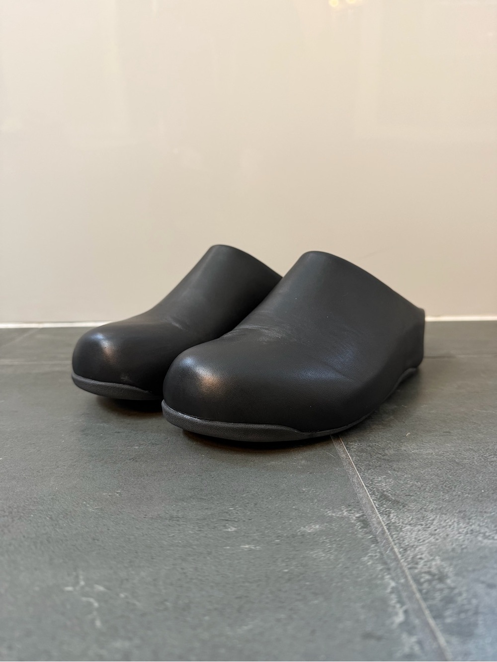 FitFlop Women's Black Slip-On Clogs